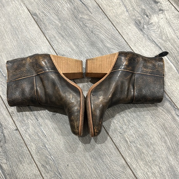 • Rag & Bone • Leather Distressed Ankle Heeled Booties Brown 39 / 9 Women’s - Picture 3 of 5